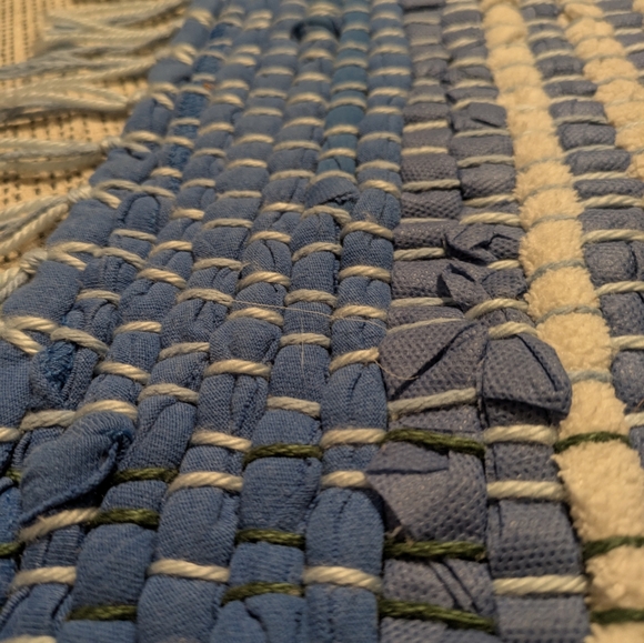 Handmade Rug 33.5" x 20" - Picture 7 of 9